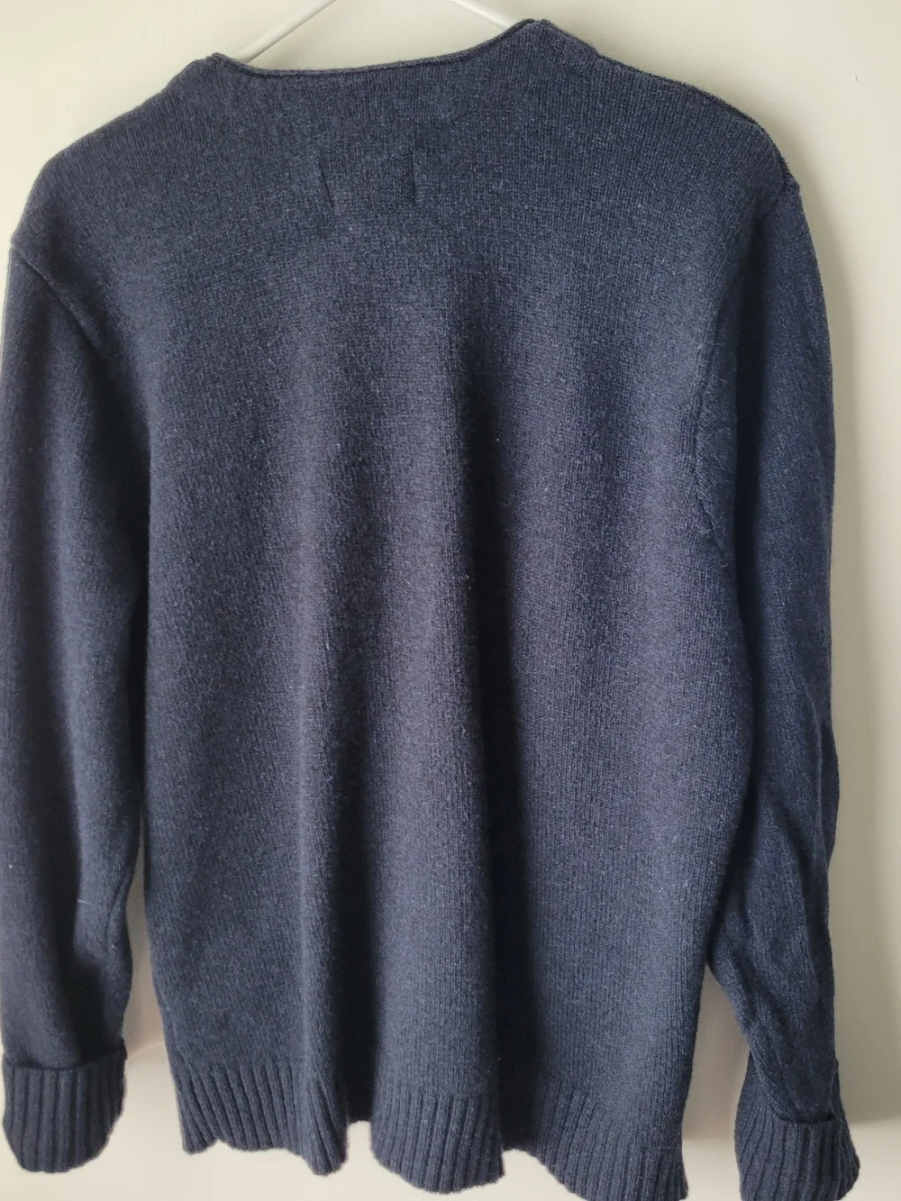 American Eagle Outfitters pilling closure